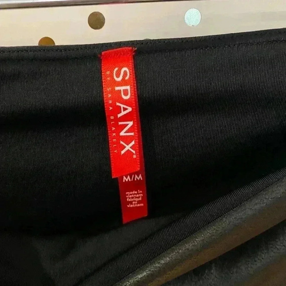 SPANX Faux Leather Quilted Leggings - Picture 4 of 8